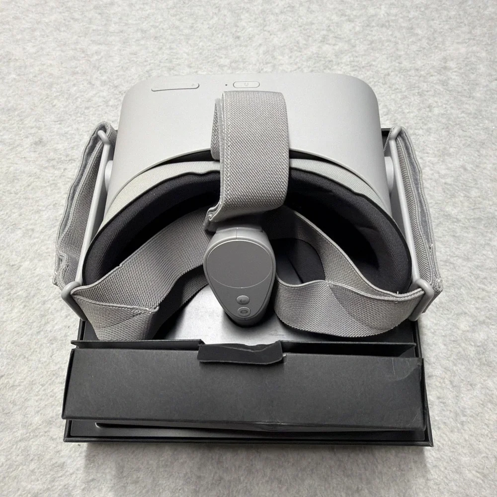 Oculus Go 64GB Standalone All-in-One VR Headset MH-A64 Tested No Charger